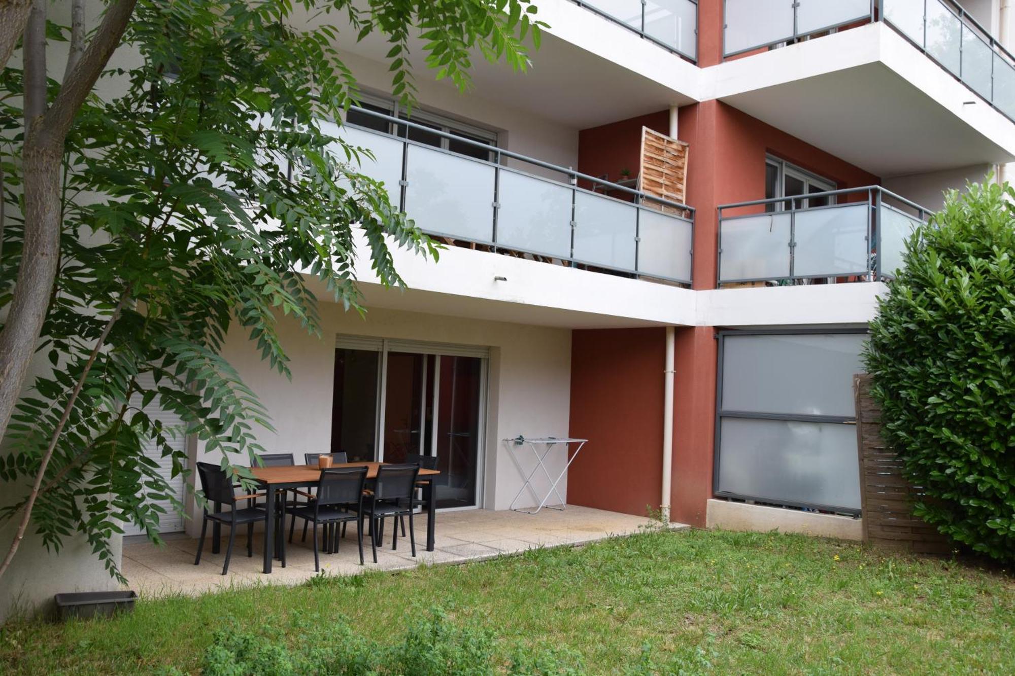 Comfort And Tranquility Near Lyon And Groupama Stadium, 4 Personnes Appartement *